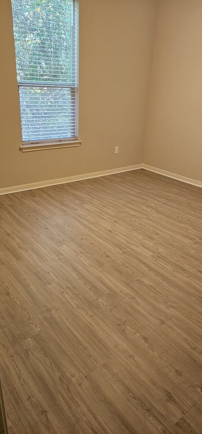 Building Photo - 5501 Bradford Pear Ln