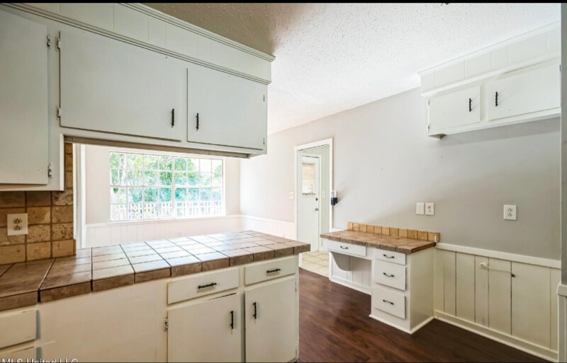 Building Photo - 102 Friars Cove