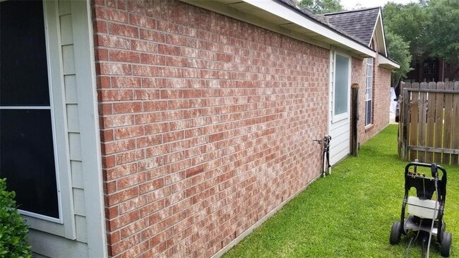 Building Photo - 935 Rock Springs Dr