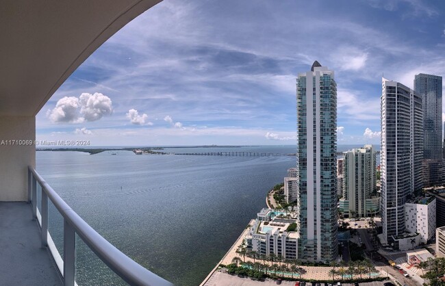 Building Photo - 1155 Brickell Bay Dr