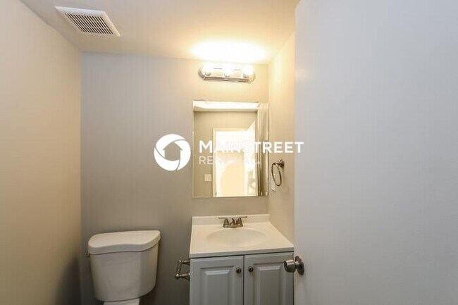 Building Photo - 3 Bedroom Pet-Friendly Home in CHARLOTTE, NC with Main Street Renewal