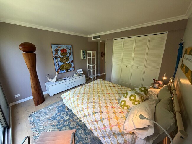 Building Photo - 3 bedroom | 2 bathroom | 4th floor condo in East Sacramento