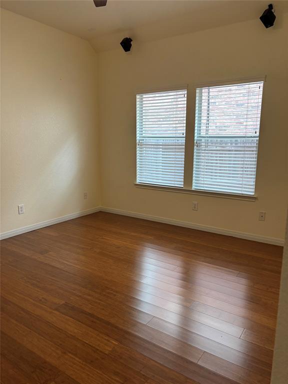 Building Photo - 2412 Tivoli Dr