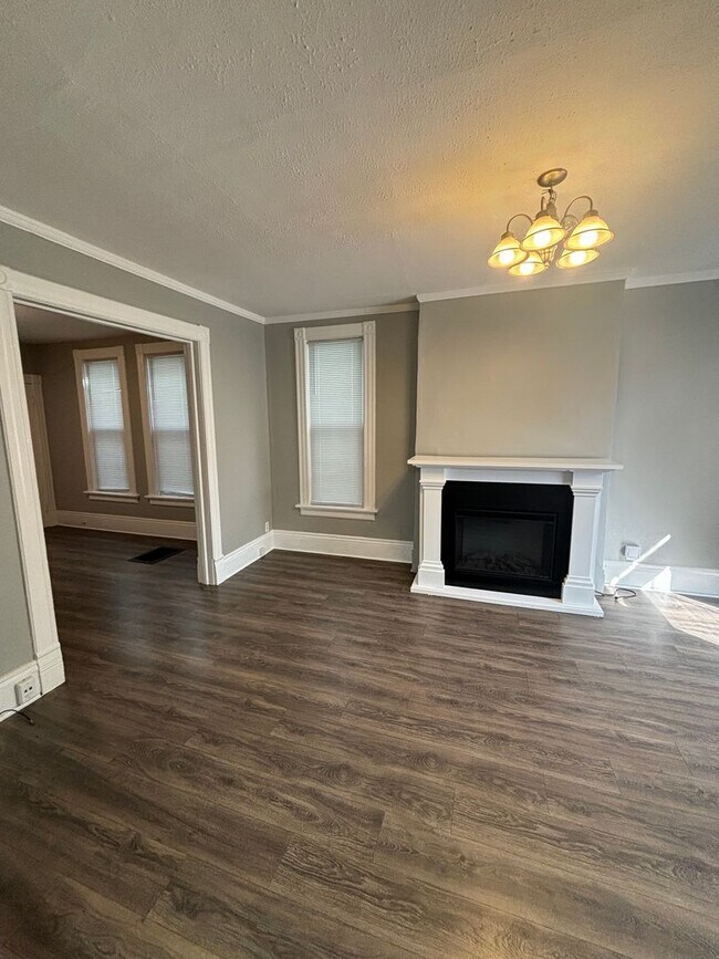 Building Photo - 916 E Lyon St