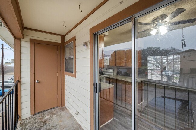 Building Photo - 8000 Cambridge Cir