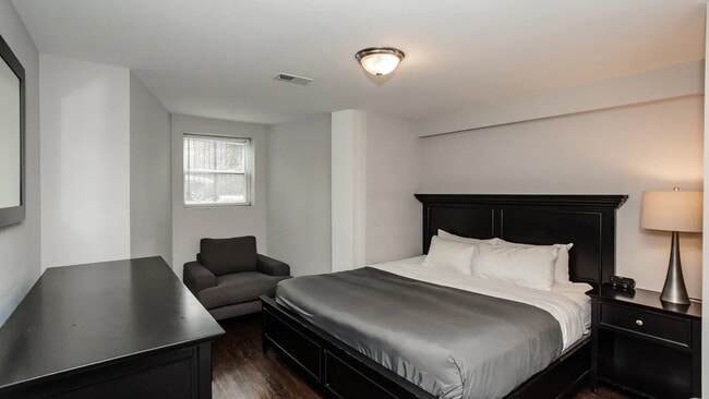 Building Photo - 1922 N Rockwell St