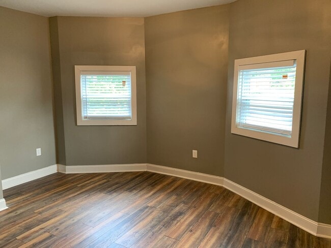 Building Photo - 544 N Sheridan Ave