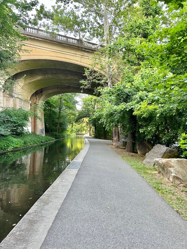 Building Photo - 1328 N Washington St