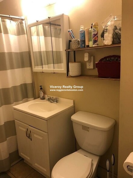 Building Photo - 861 E 1st St