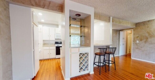 Building Photo - 6225 Canterbury Dr