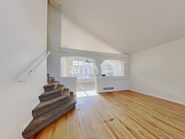 Building Photo - 10540 Garfield St