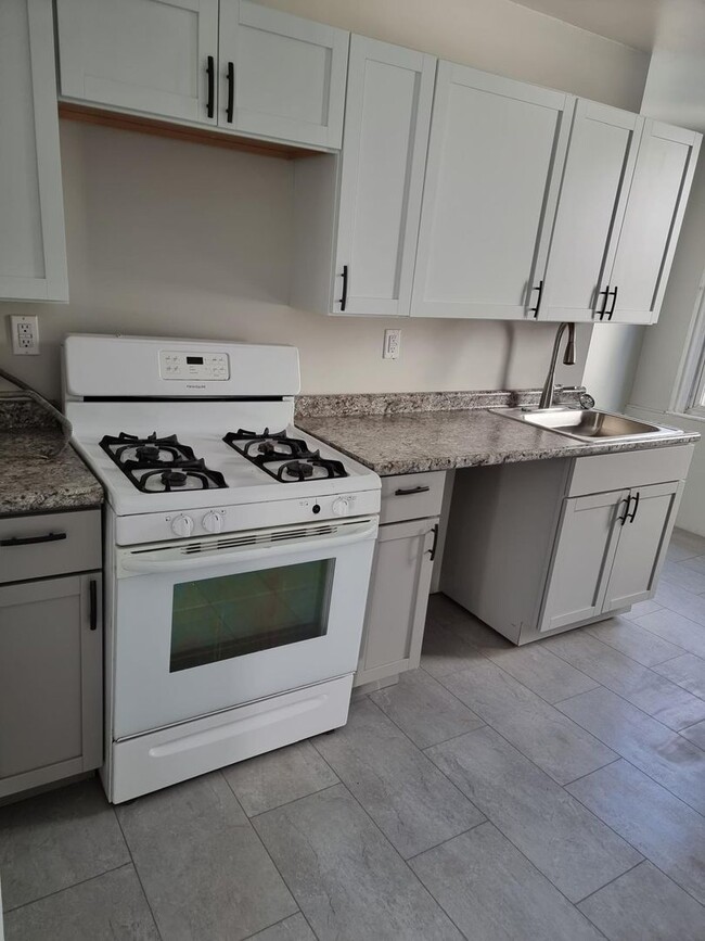 Building Photo - Newly Remodeled 2-Bed, 1-Bath Spacious Hou...