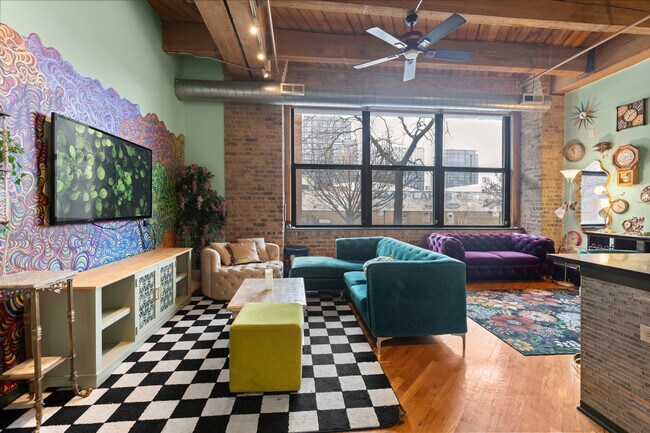 Building Photo - 1040 W Adams St