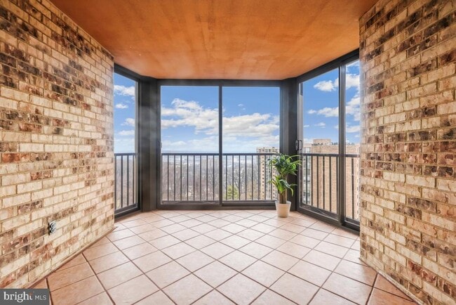 Building Photo - 5902 Mt Eagle Dr