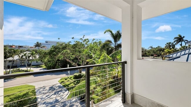 Building Photo - 739 5th Ave N