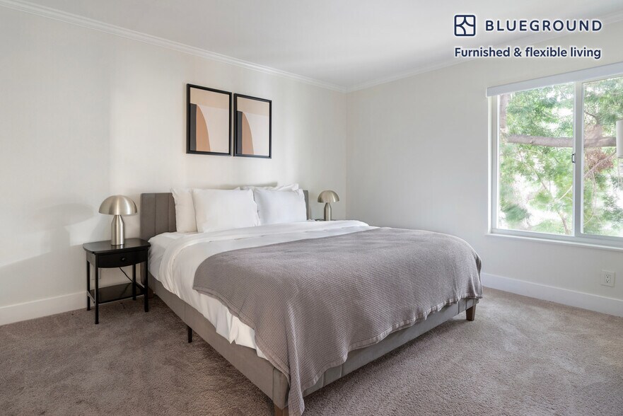 Building Photo - 141 Wellesley Cres