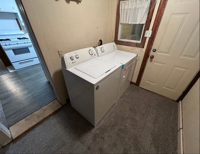 Building Photo - 205 S 1st St