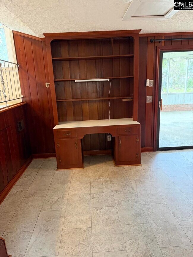 Building Photo - 511 Shady Ln