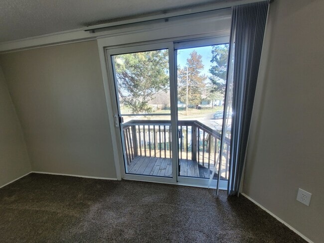 Building Photo - Four bedroom home on Indianola Ave with large yard and two decks!