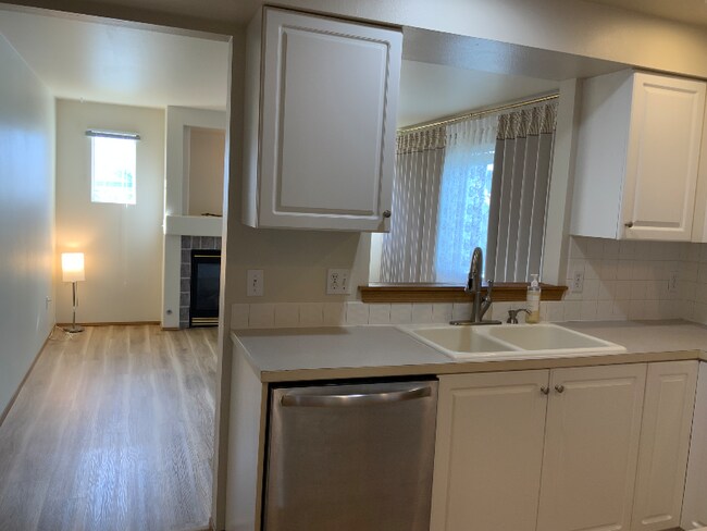 Building Photo - 7415 Village Dr E