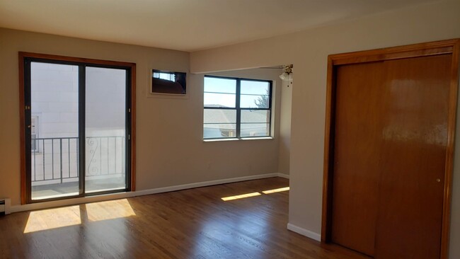 Building Photo - 640 Fairview Ave