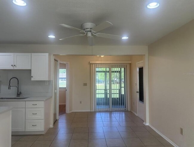 Building Photo - 5439 Kenwood Dr