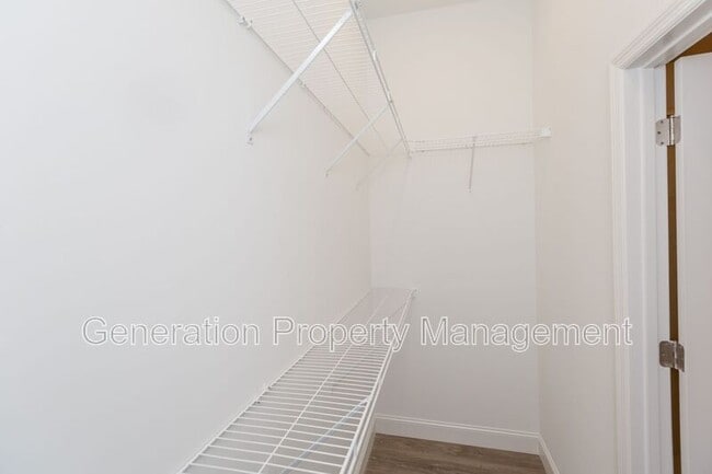 Building Photo - 590 Strong Ave