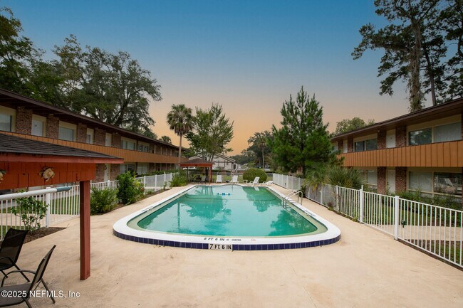 Primary Photo - 1217 Park Ave