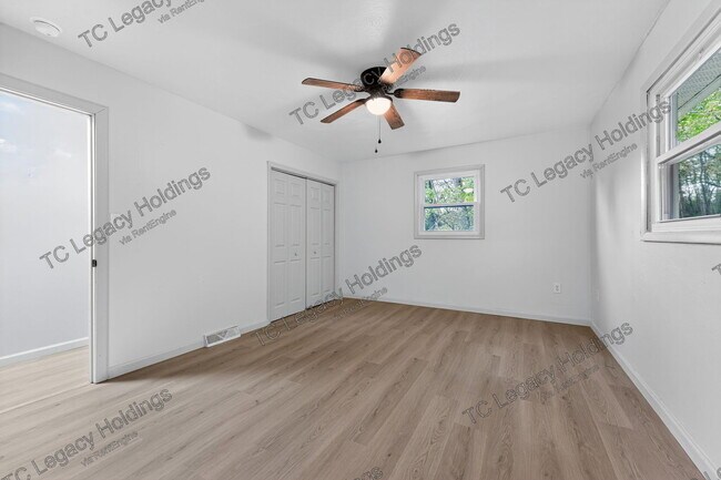 Building Photo - 320 Diamond Ave