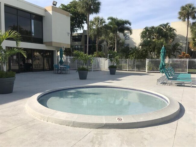 Building Photo - 20350 W Country Club Dr