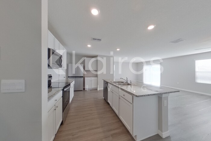 Building Photo - 8624 SW 44th Ct