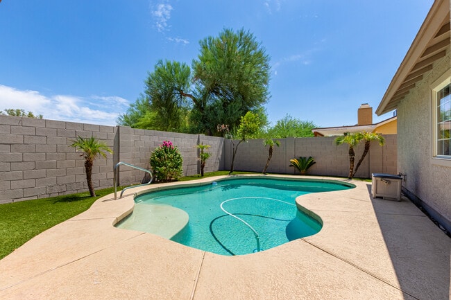 Building Photo - 15433 N 63rd St