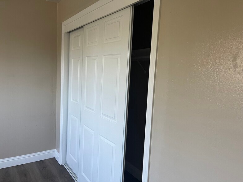 Building Photo - 755 E Duane Ave