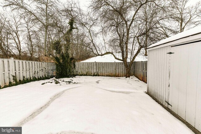 Building Photo - 60 Benton Ct