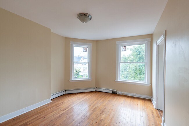 Building Photo - 204 Redmond St