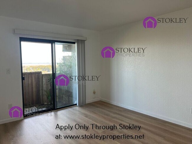 Building Photo - 523 Bustos Pl