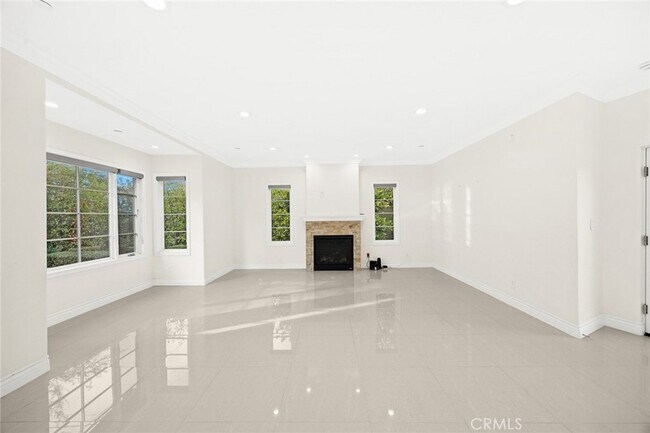Building Photo - 416 N Altura Rd