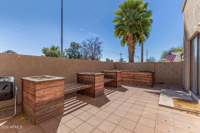 Building Photo - 743 E Pepper Dr