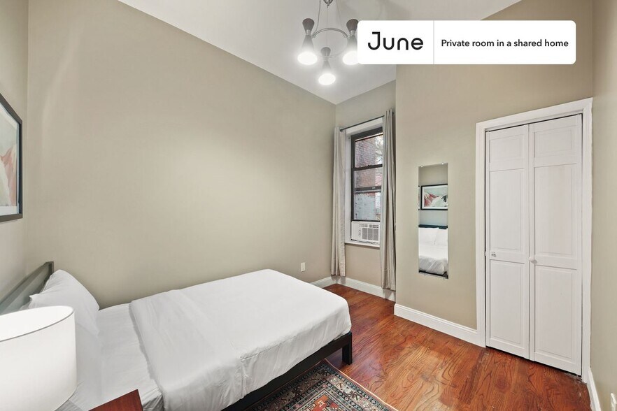 Building Photo - Room in Shared 4 bed/1 bath home