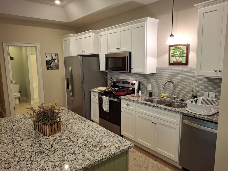 Building Photo - 203 Trinity Way