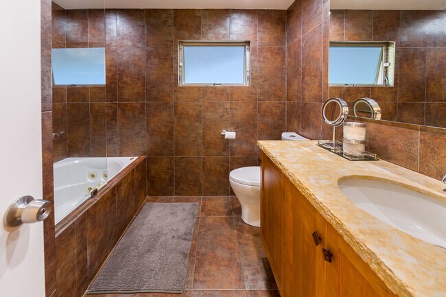 Building Photo - 17548 Marilla St