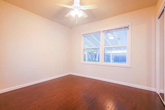 Building Photo - Charming 3 Bed, 2 bath in the East Foothills