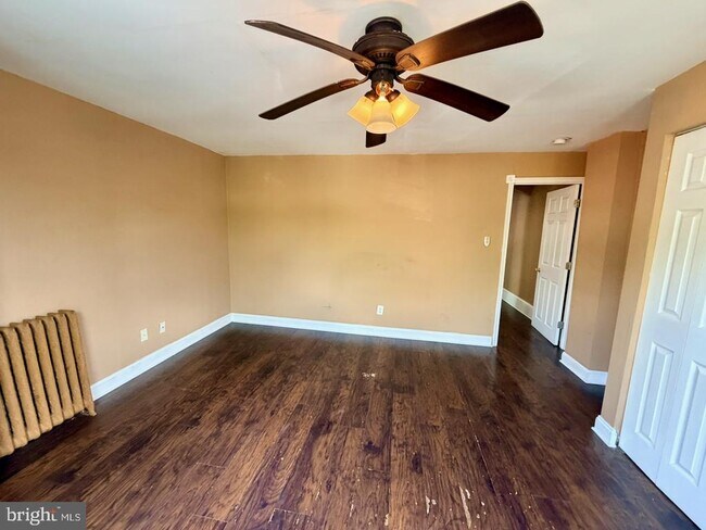 Building Photo - 400 W 3rd St