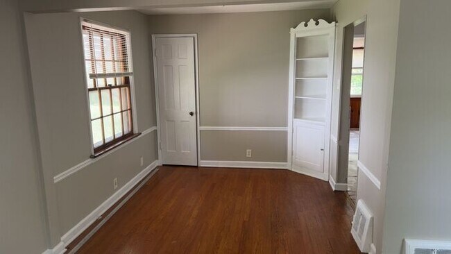 Building Photo - Delightful 2-bedroom, 1-bathroom single-family home