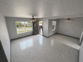 Building Photo - 609 Barcelona Dr