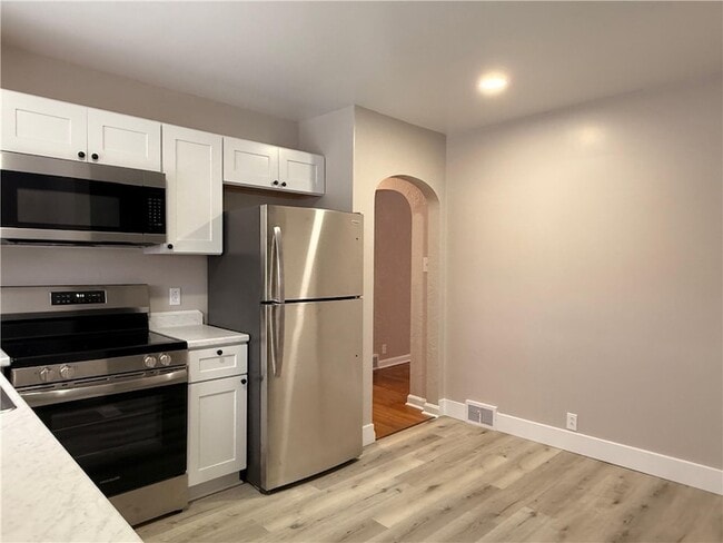 Building Photo - 714 Pershing St