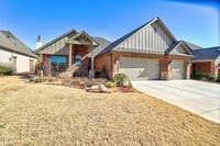 Building Photo - 1203 NW Thornbury Dr