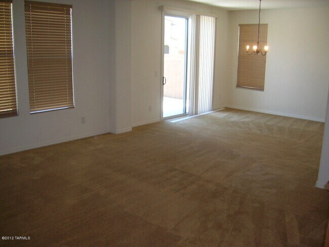 Building Photo - 9008 N Roebling Dr