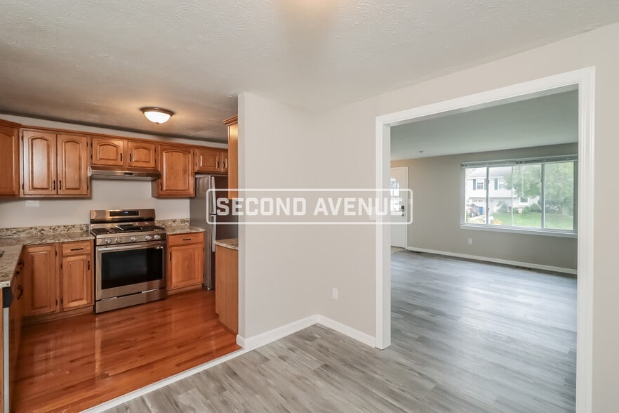 Building Photo - 564 Carnival Dr