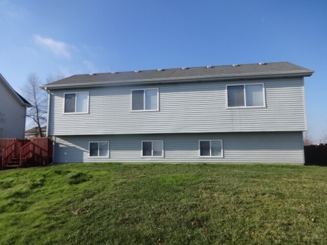 Building Photo - 816 Shorewood Dr